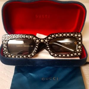 GUCCI SUNGLASSES